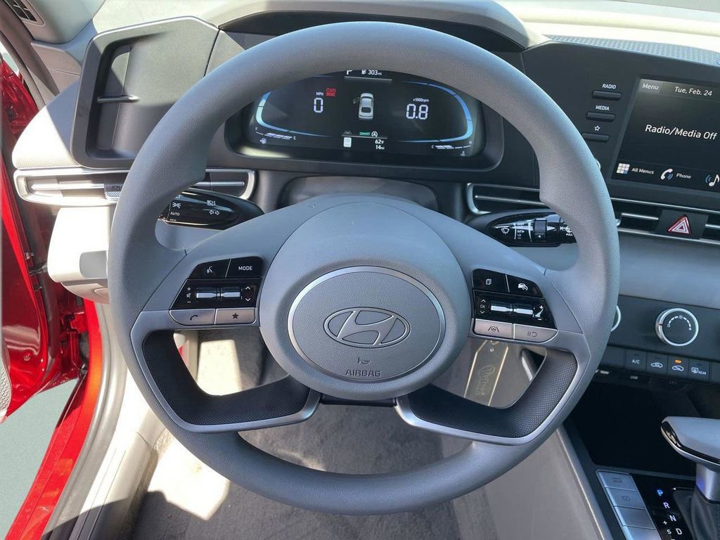 New 2026 Hyundai Elantra SE image 32