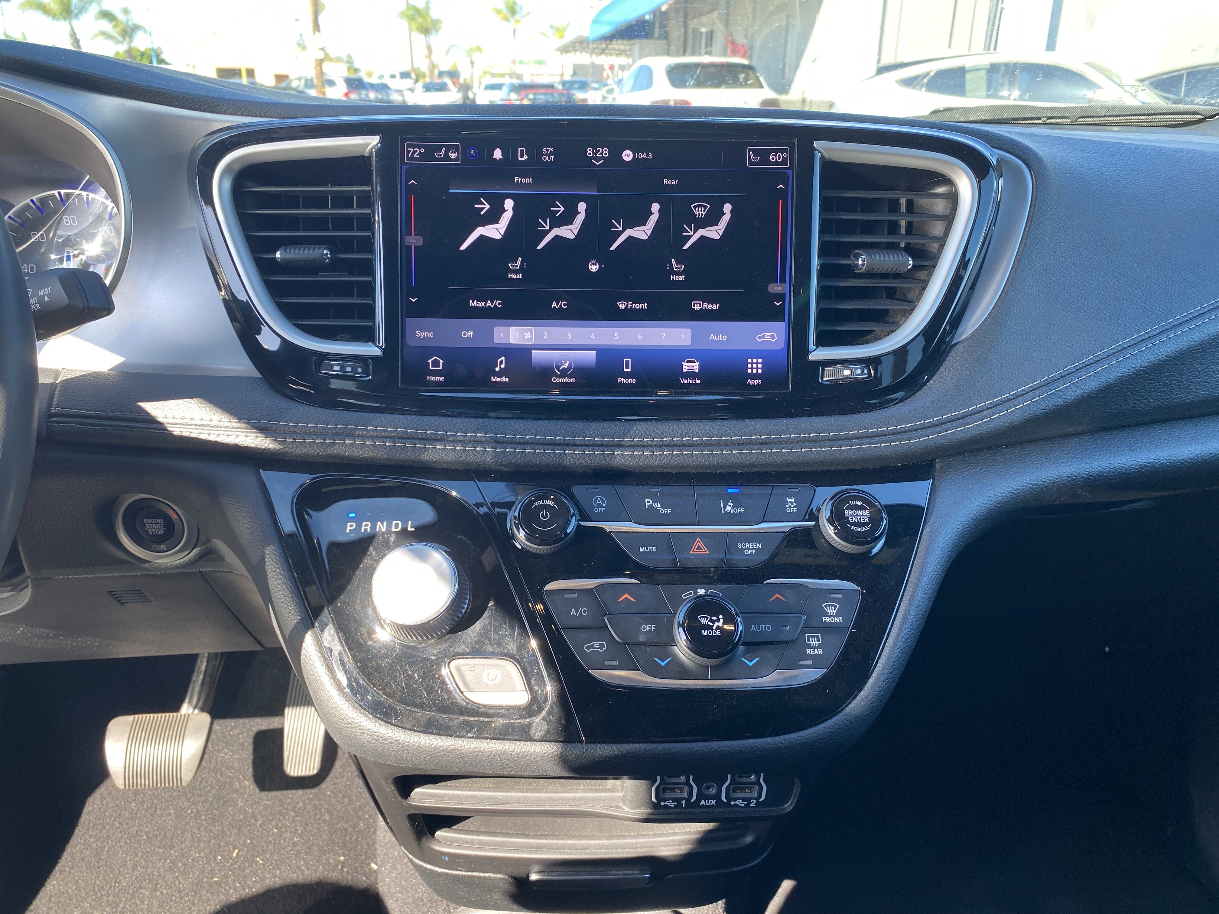 Used 2023 Chrysler Pacifica Touring image 13