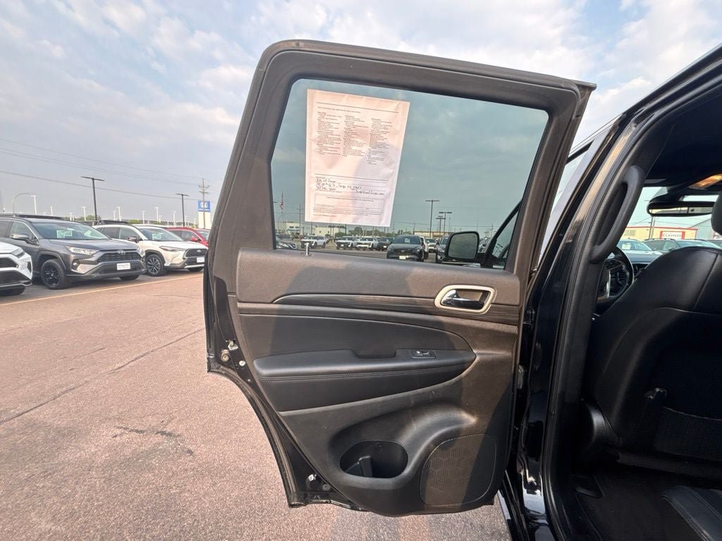 Used 2022 Jeep Grand Cherokee Laredo X AWD/4WD image 25