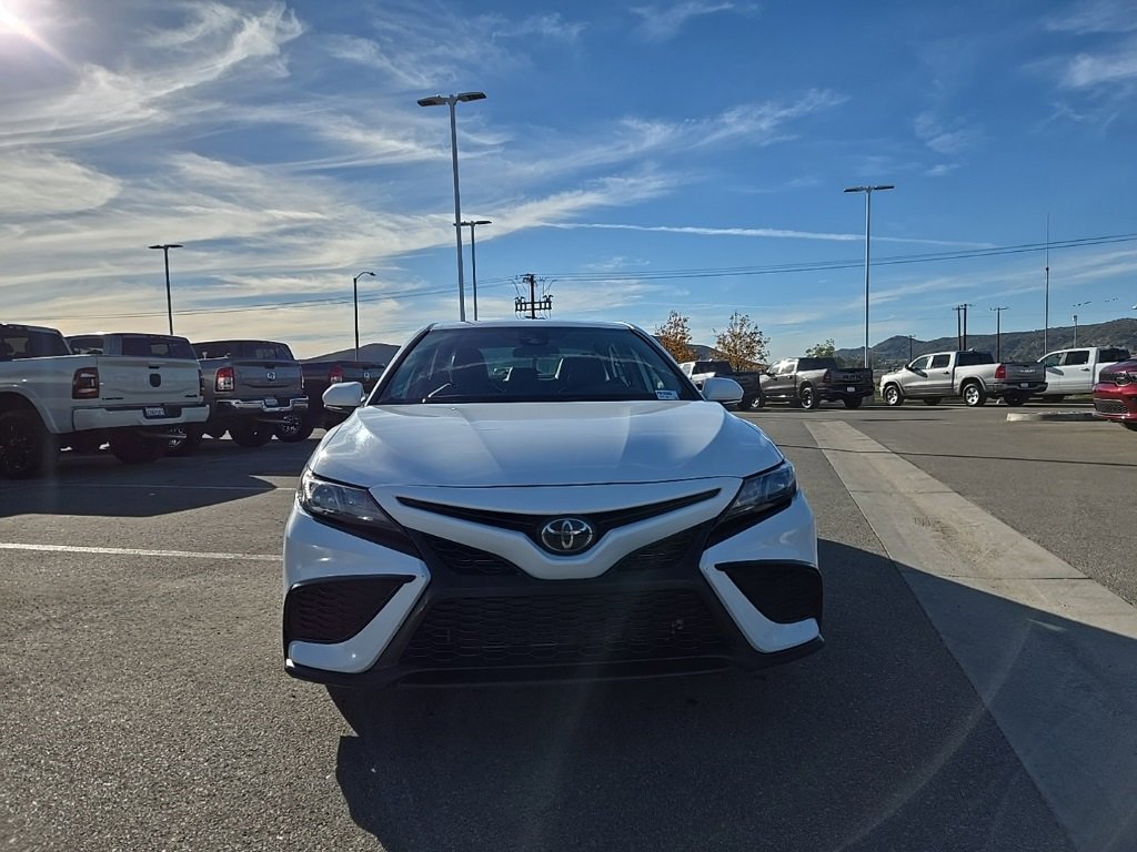 Used 2023 Toyota Camry SE image 3