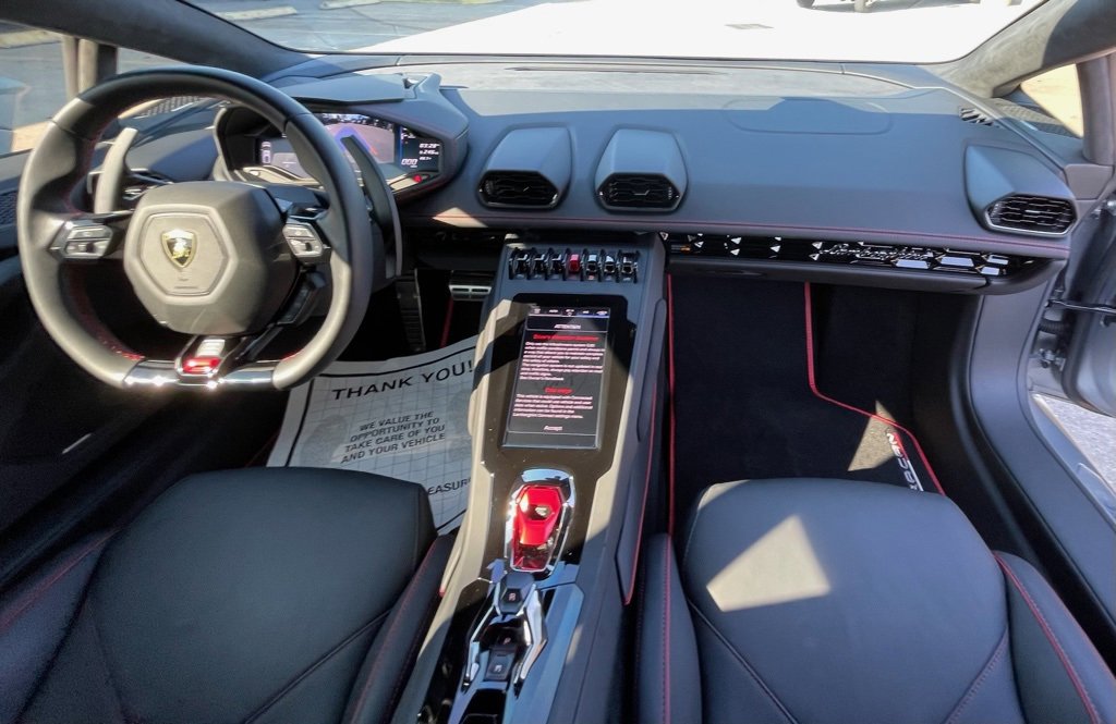 Used 2020 Lamborghini Huracan EVO image 19