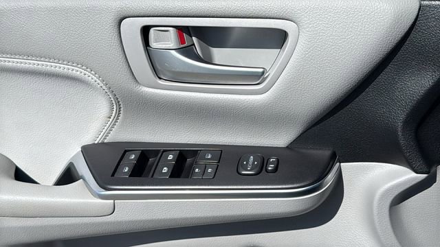 Used 2016 Toyota Camry XLE w/ Moonroof Package FWD image 22