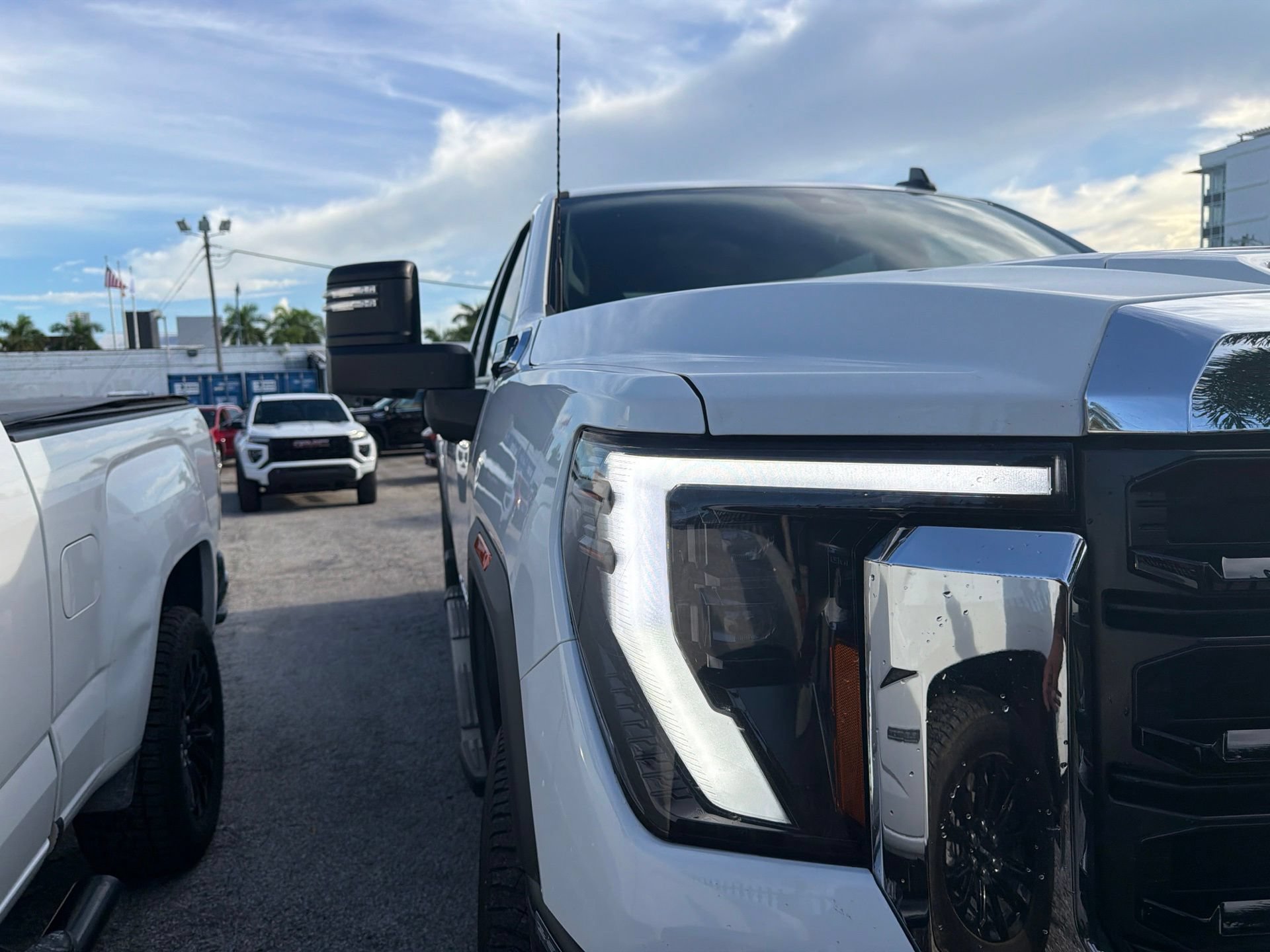 Used 2024 GMC Sierra 2500 Pro AWD/4WD image 3