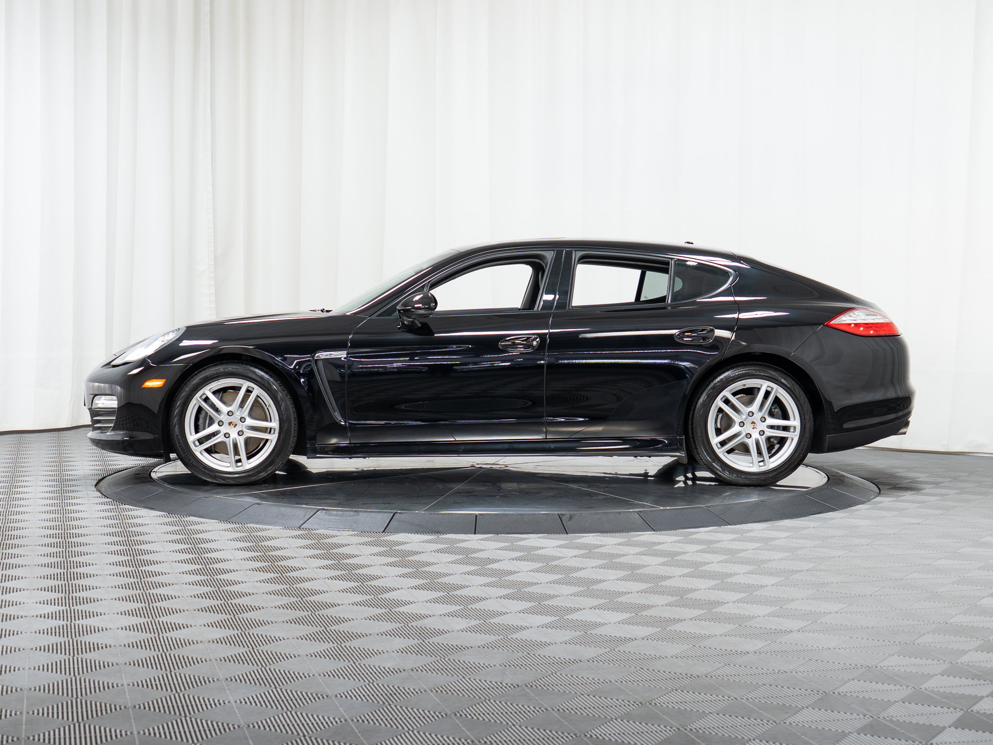 Used 2011 Porsche Panamera 4 AWD/4WD image 30