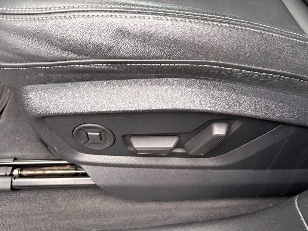 Used 2023 Audi Q8 Premium image 25