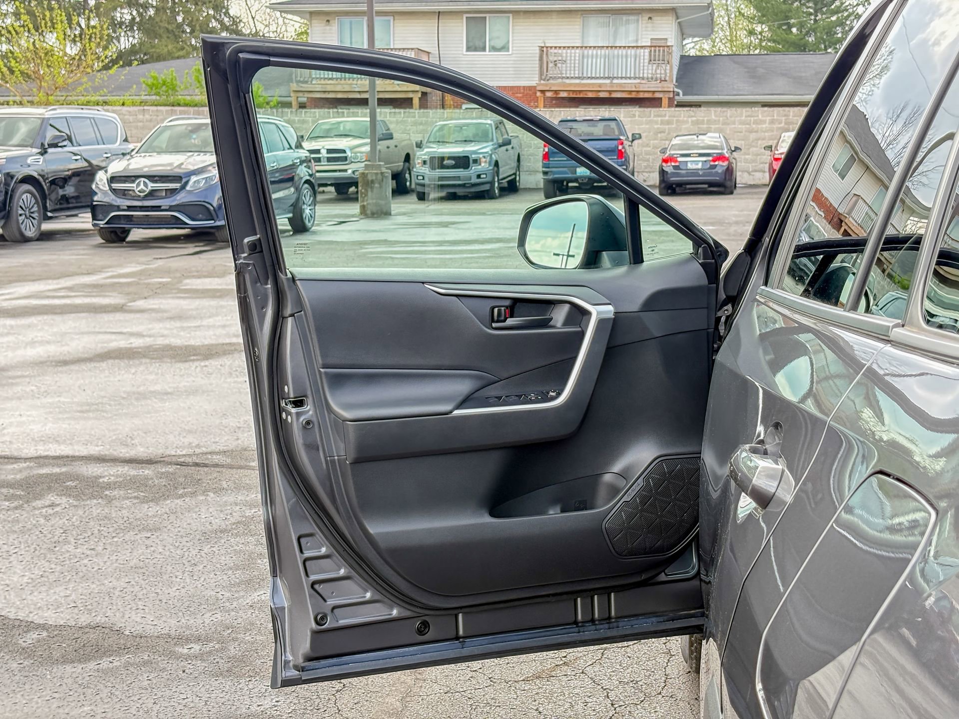 Used 2022 Toyota RAV4 LE AWD/4WD image 19