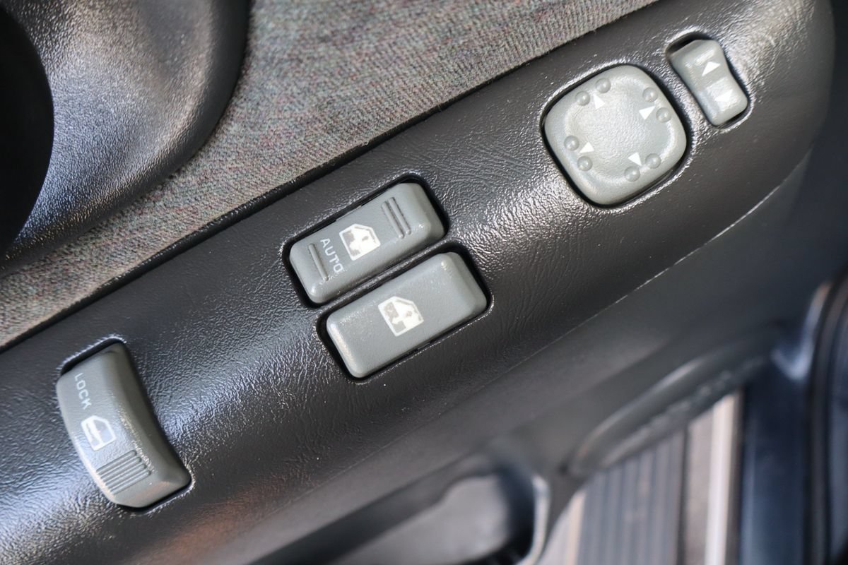 Used 2002 Chevrolet Blazer LS w/ Preferred Equipment Group AWD/4WD image 22