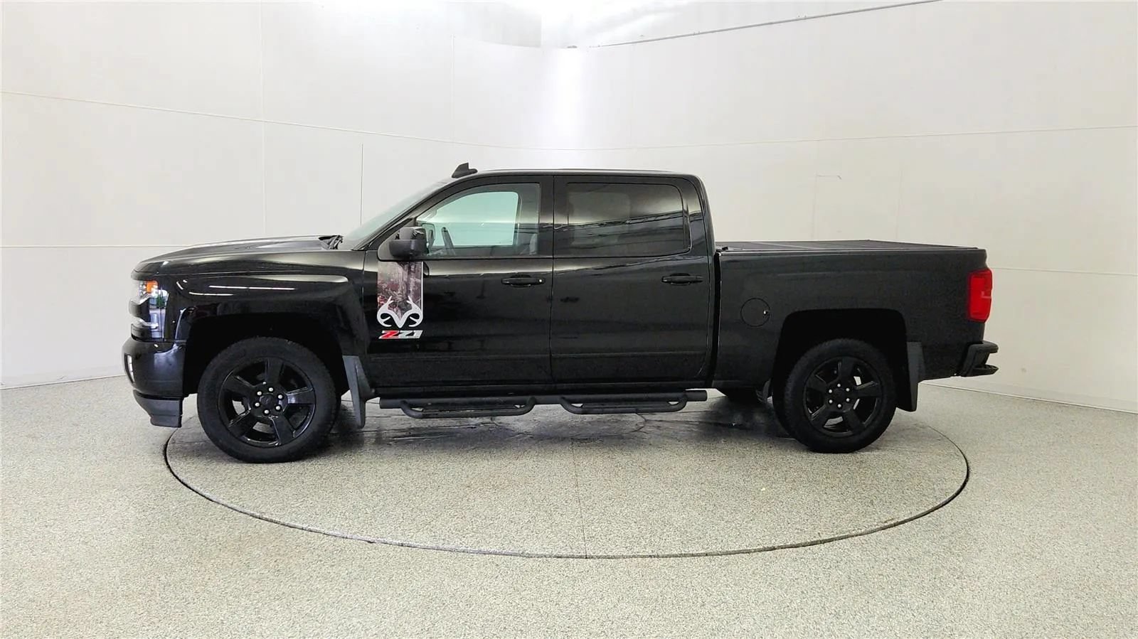 Used 2017 Chevrolet Silverado 1500 LTZ Z71 w/ Realtree Edition AWD/4WD image 4