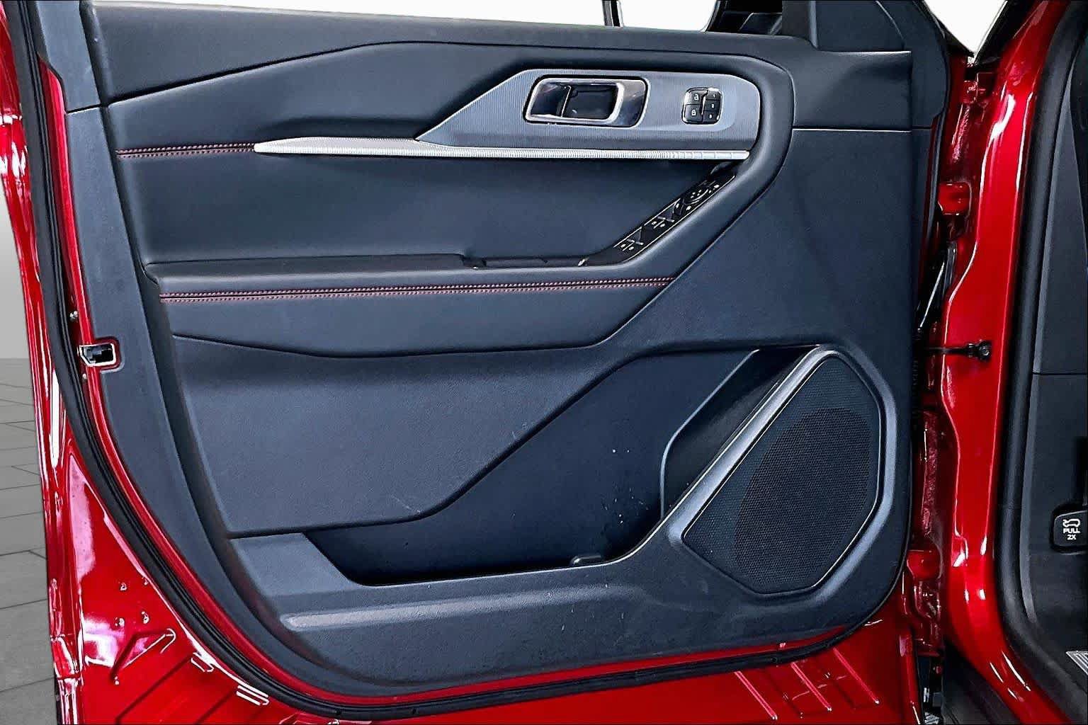 Certified 2025 Ford Explorer ST-Line w/ Premium Package RWD image 21
