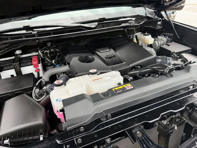 Used 2025 Toyota Tundra Limited w/ Power Package AWD/4WD image 28