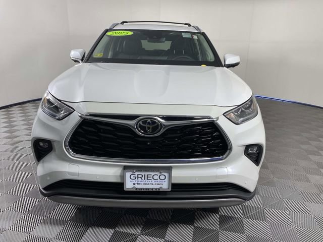 Used 2025 Toyota Highlander Platinum AWD/4WD image 3