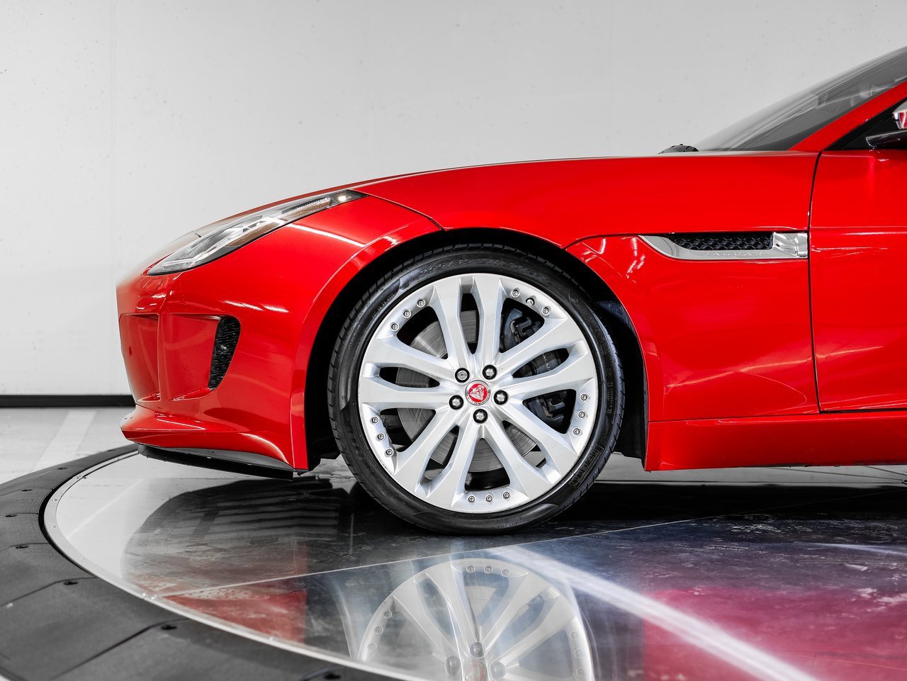 Used 2017 Jaguar F-TYPE S image 11