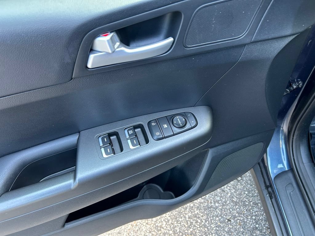 Used 2022 Kia Sportage LX AWD/4WD image 15