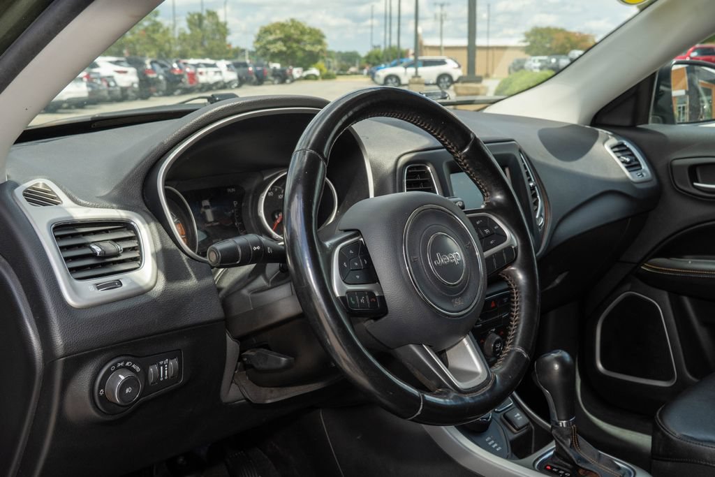 Used 2020 Jeep Compass Latitude w/ Popular Equipment Group AWD/4WD image 14