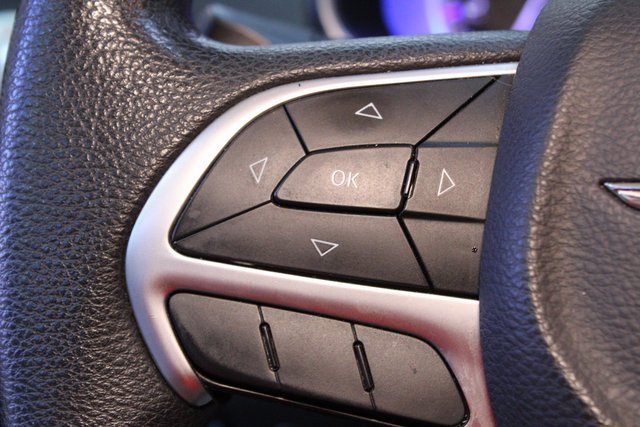 Used 2016 Chrysler 200 LX image 20