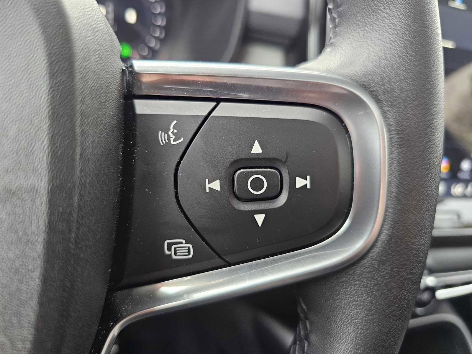 Certified 2025 Volvo XC40 B5 Core w/ Protection Package Premier image 36