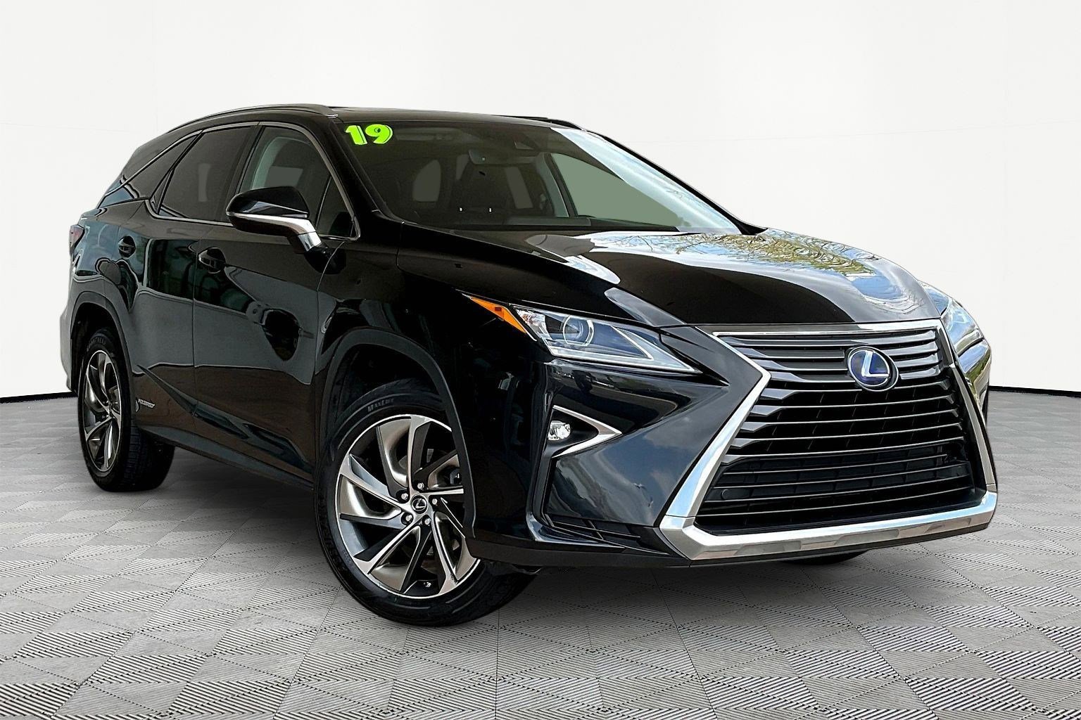 Used 2019 Lexus RX 450hL Luxury image 3