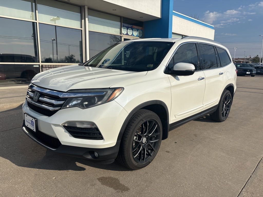 Used 2016 Honda Pilot Touring image 1