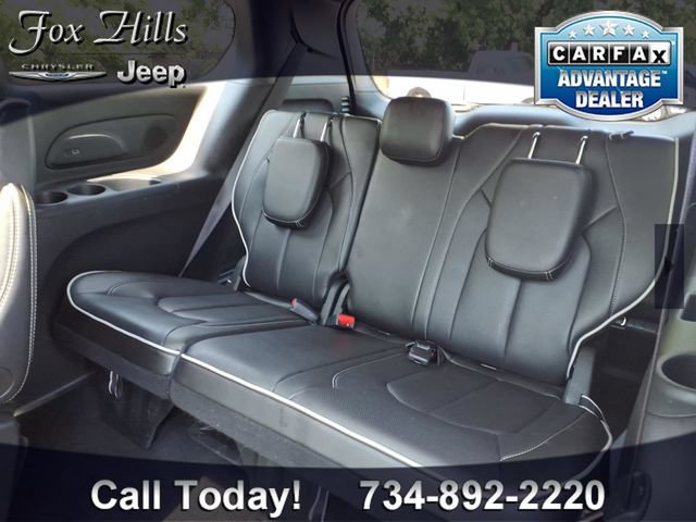 Used 2026 Chrysler Pacifica Limited FWD image 11