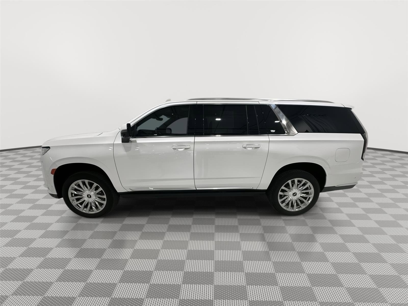 Used 2024 Cadillac Escalade ESV Premium Luxury w/ Performance Package AWD/4WD image 2