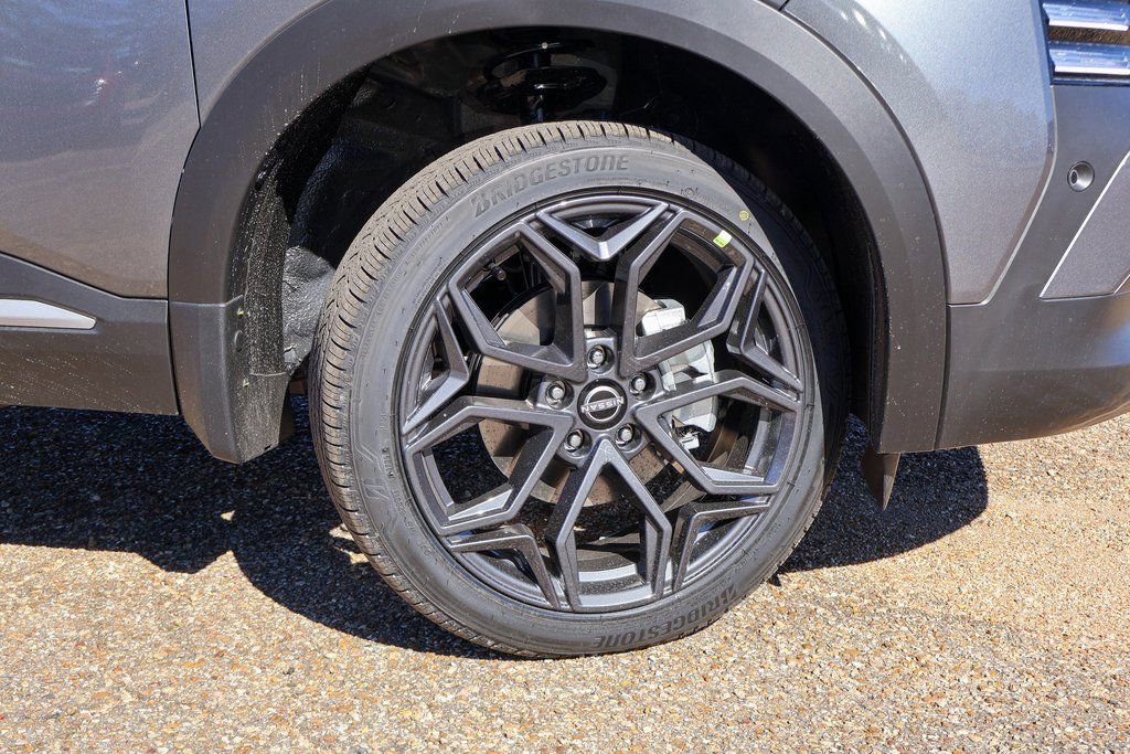 New 2026 Nissan Kicks SR image 16