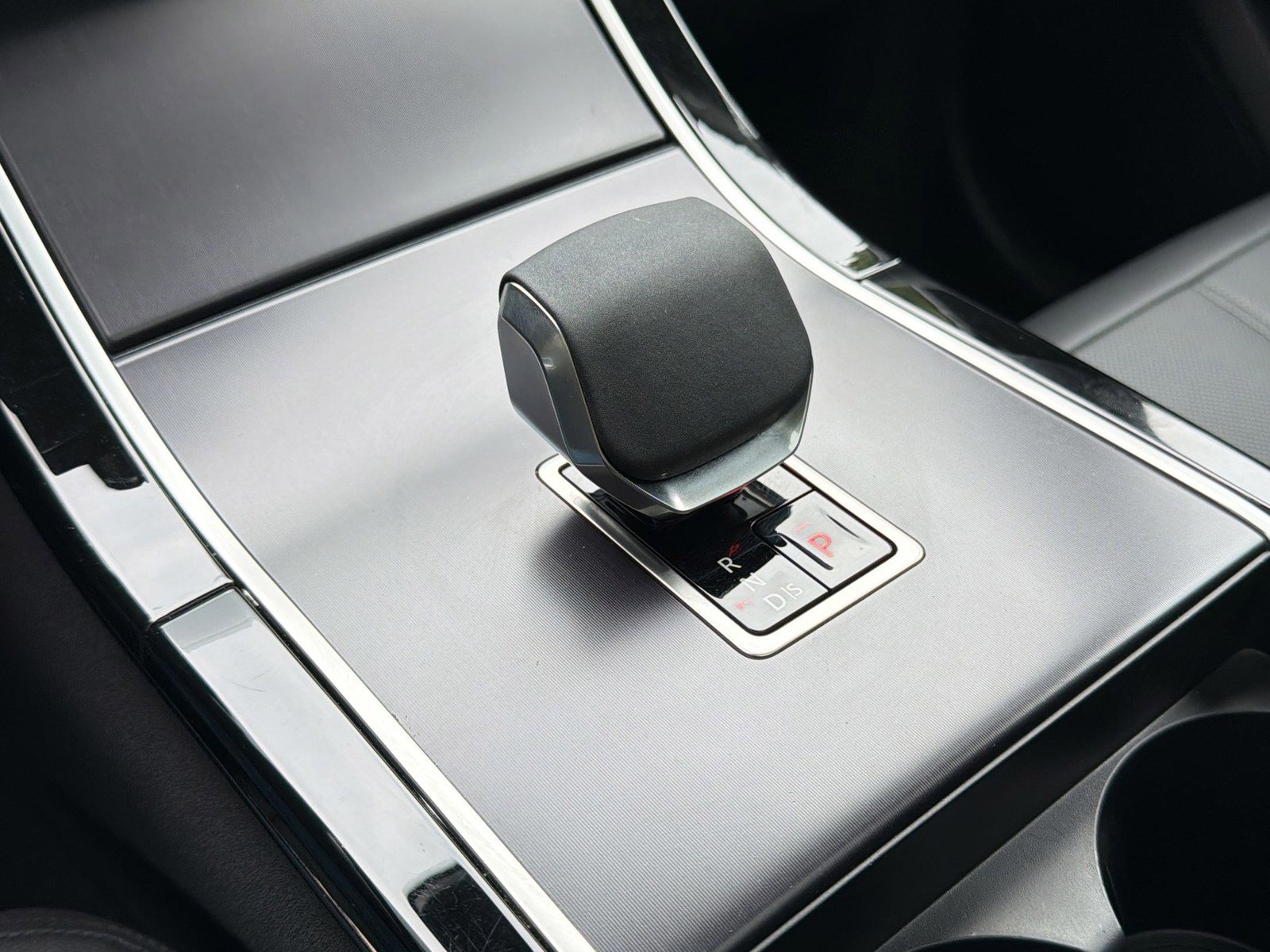 Used 2026 Land Rover Range Rover Velar Dynamic SE AWD/4WD image 19