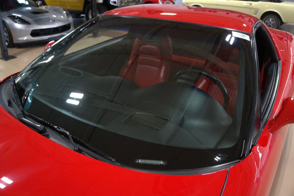 Used 2000 Chevrolet Corvette Coupe w/ Roof Pkg RWD image 14