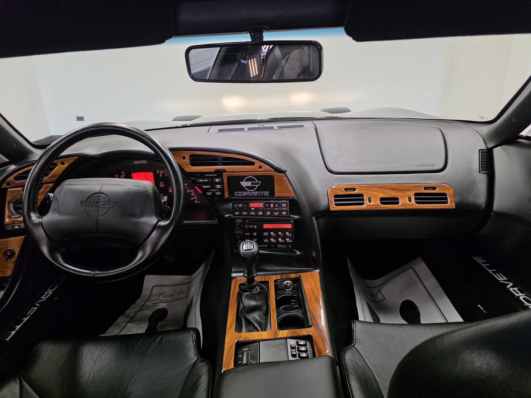 Used 1994 Chevrolet Corvette Coupe RWD image 16