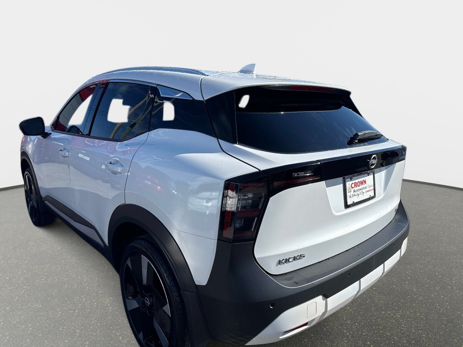 Used 2025 Nissan Kicks SR FWD image 5