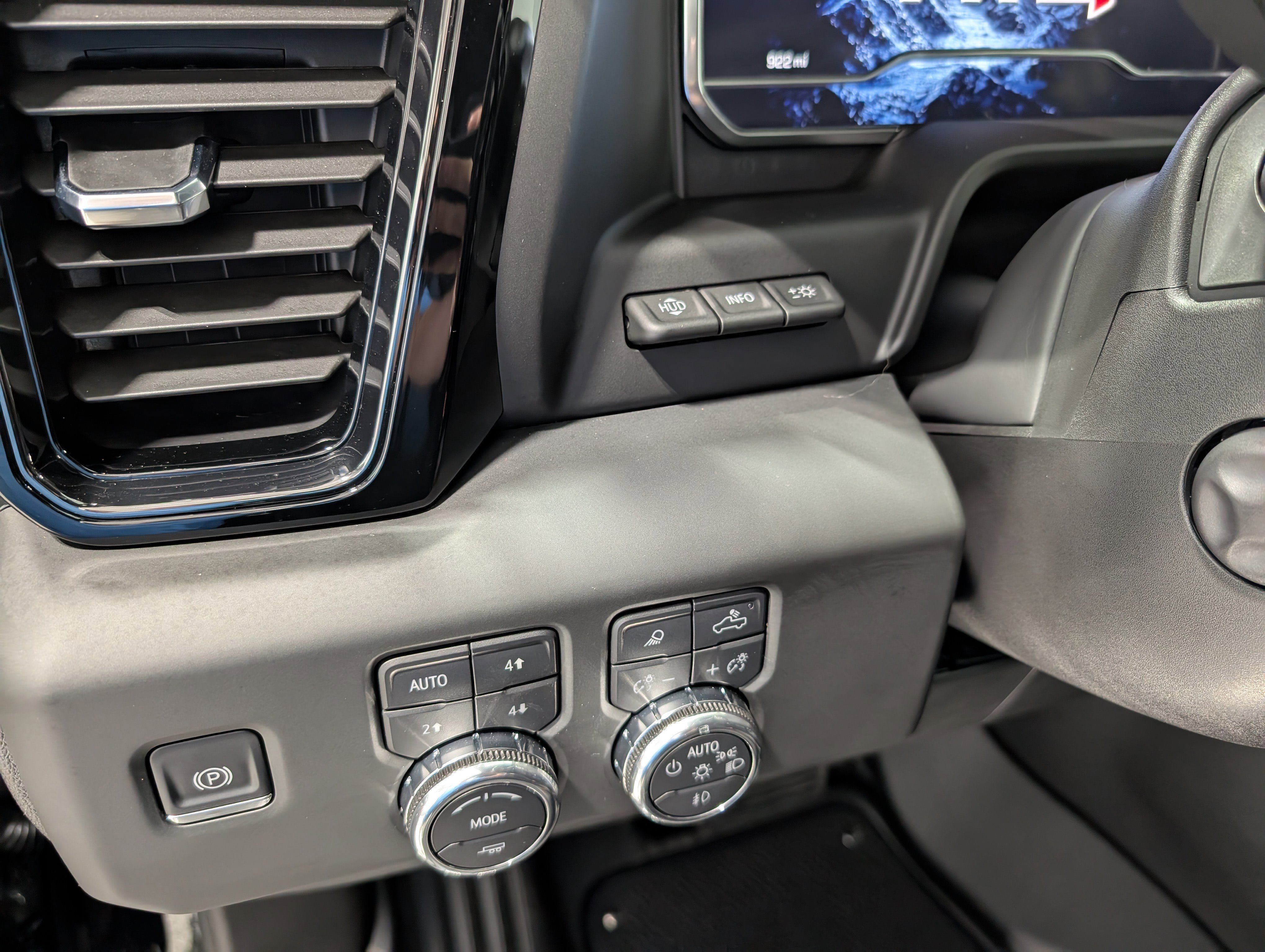 Used 2025 GMC Sierra 1500 AT4 w/ AT4 Premium Package image 24