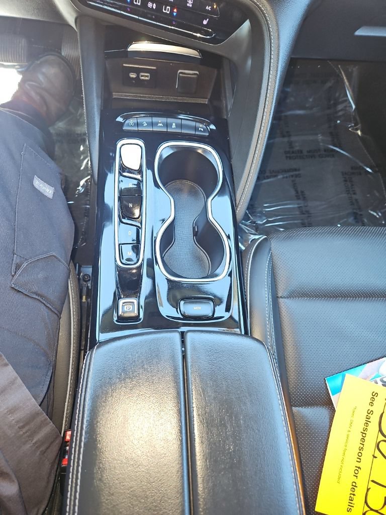Used 2023 Buick Envision Essence AWD/4WD image 19