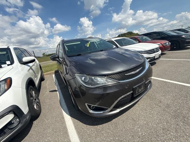 Used 2018 Chrysler Pacifica Touring-L Plus w/ Tire & Wheel Group FWD image 6