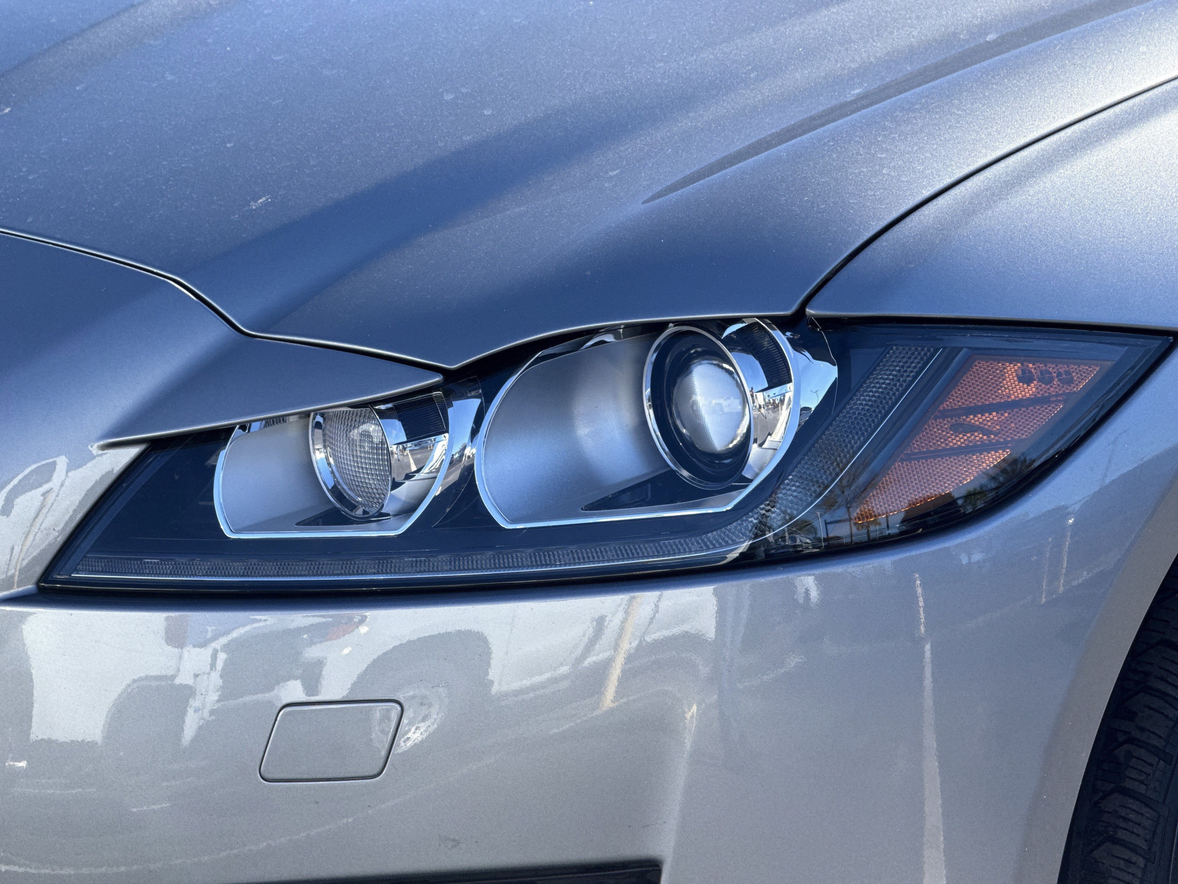 Used 2020 Jaguar XF Prestige image 11