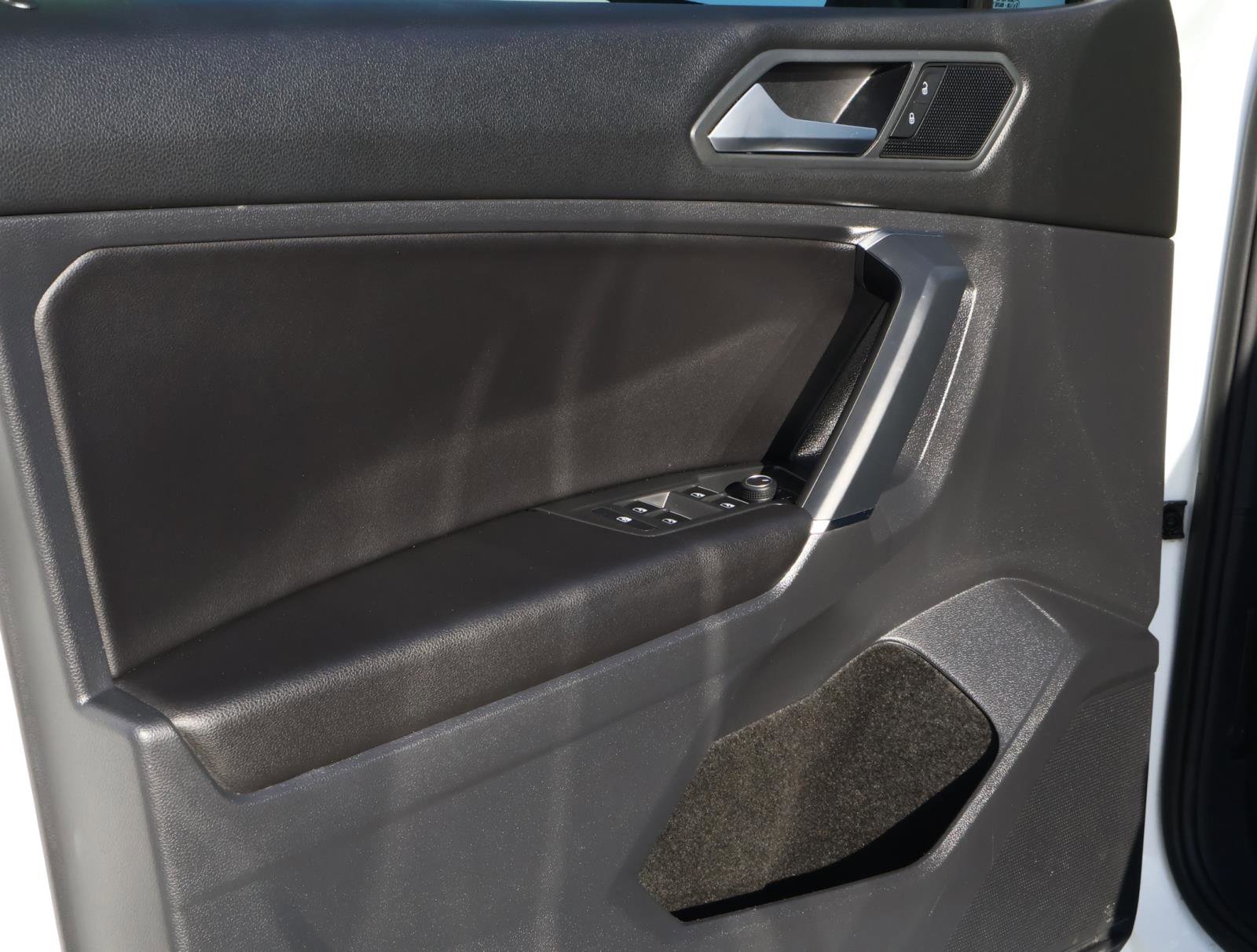 Used 2020 Volkswagen Tiguan SE image 15