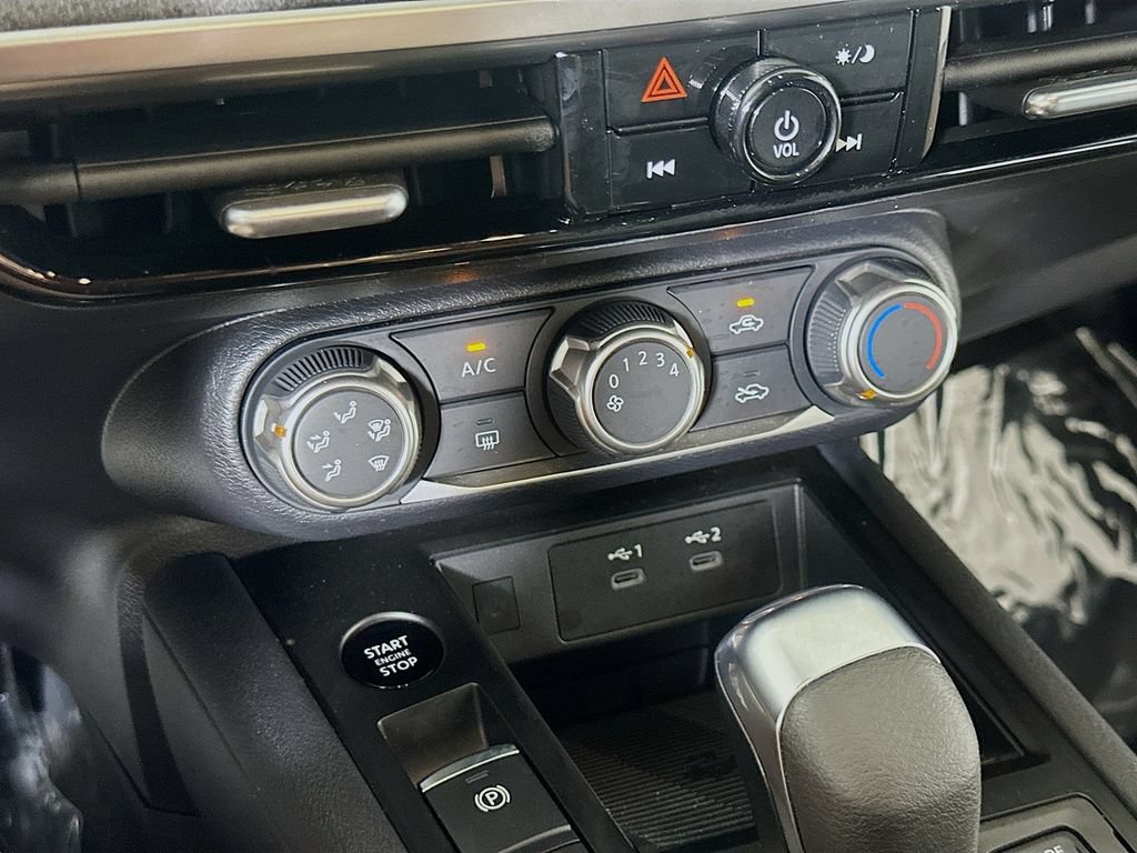 Used 2025 Nissan Kicks SV FWD image 24