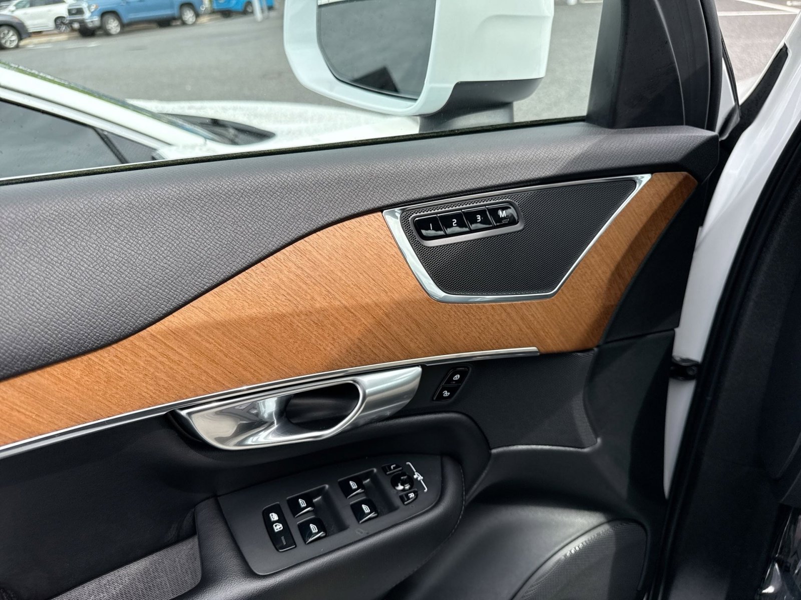 Certified 2023 Volvo XC90 B5 Plus w/ Protection Package Premier AWD/4WD image 15