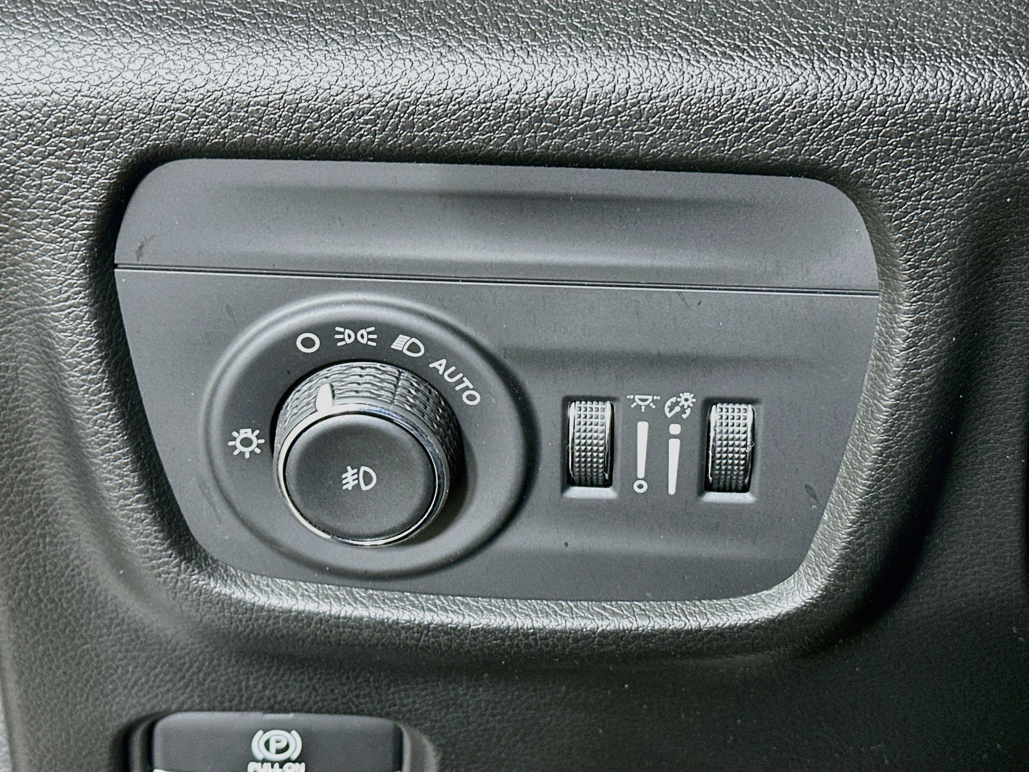 Used 2023 Jeep Grand Cherokee L Limited w/ Luxury Tech Group II AWD/4WD image 17