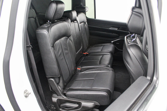 Used 2024 Jeep Wagoneer L Series II w/ Flexible Seating Group RWD image 20