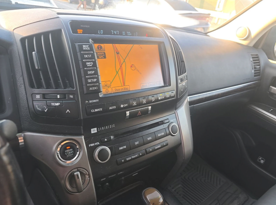 Used 2011 Toyota Land Cruiser w/ Upgrade Pkg AWD/4WD image 8