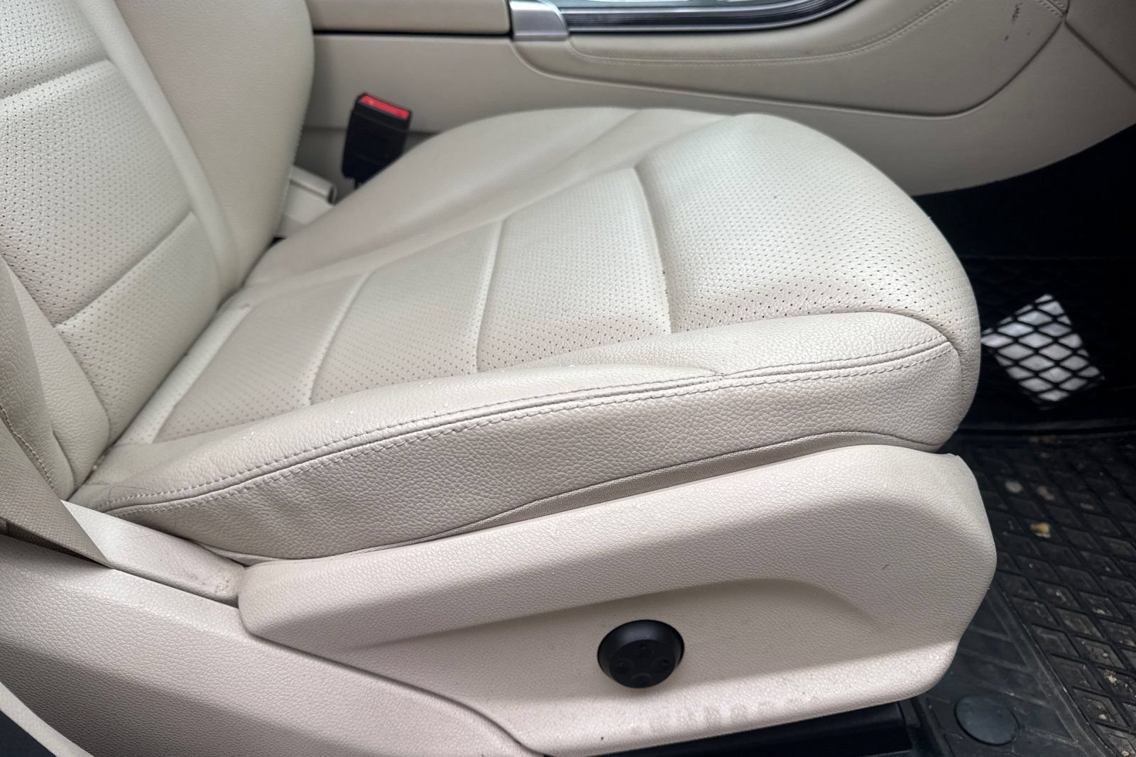 Used 2019 Mercedes-Benz GLC 300 4MATIC image 23