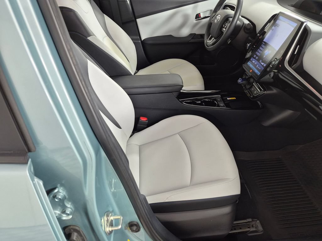 Used 2022 Toyota Prius Limited w/ Premium Convenience Package FWD image 28