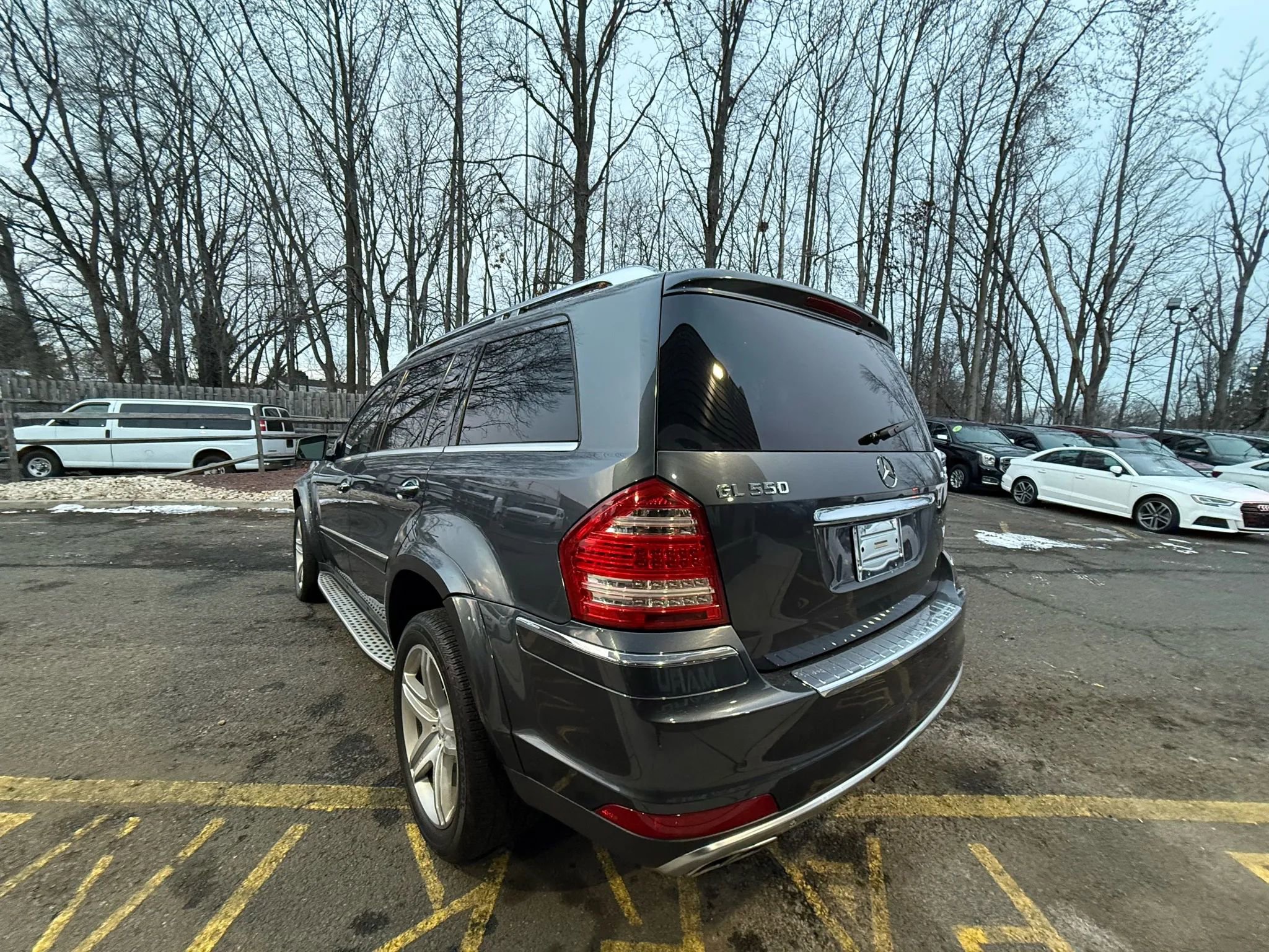 Used 2012 Mercedes-Benz GL 550 GL 550 4MATIC Sport Utility 4D image 4