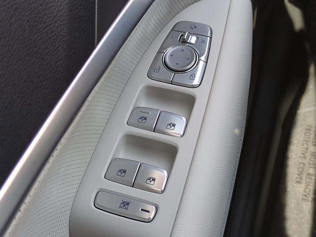 Used 2025 Genesis G70 3.3T Advanced image 13