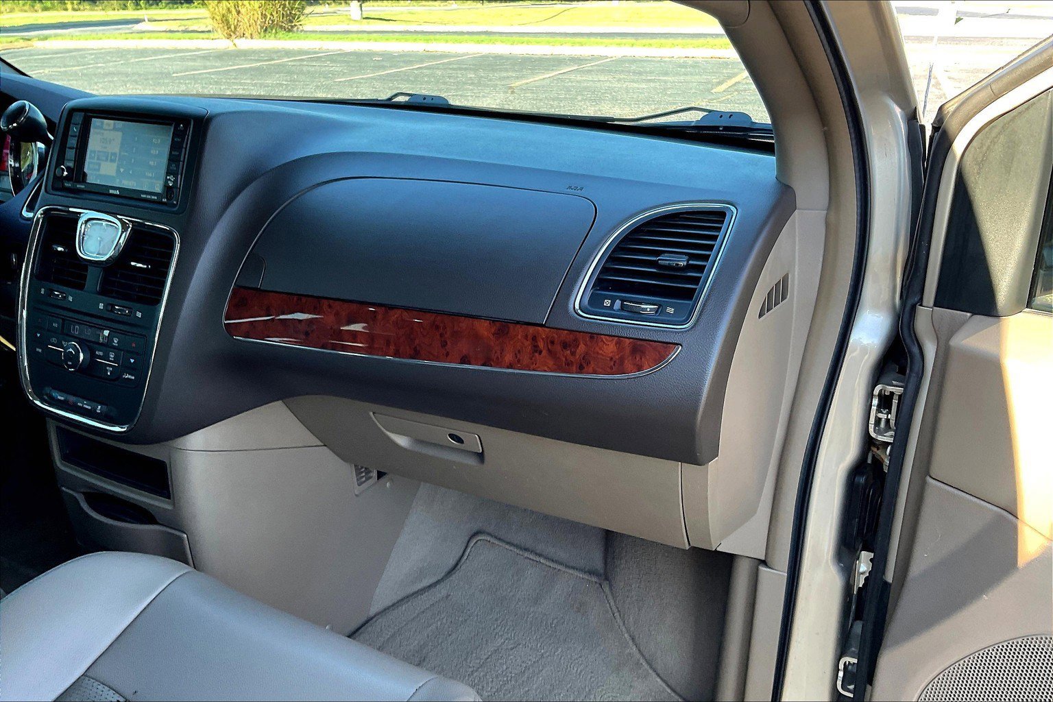 Used 2012 Chrysler Town & Country Touring w/ Entertainment Group #1 image 18