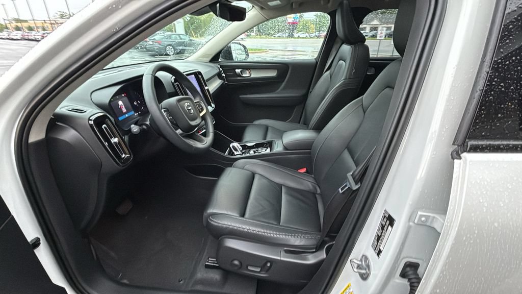 Certified 2024 Volvo XC40 B5 Plus w/ Protection Package Premier AWD/4WD image 12