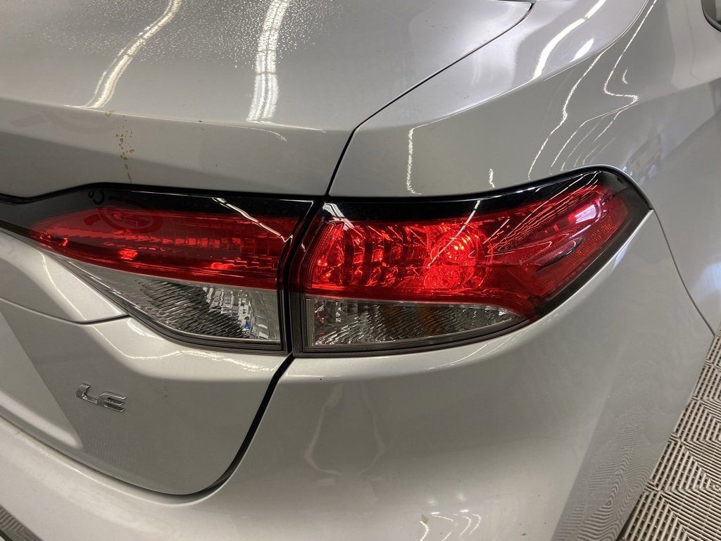 Used 2022 Toyota Corolla LE image 9
