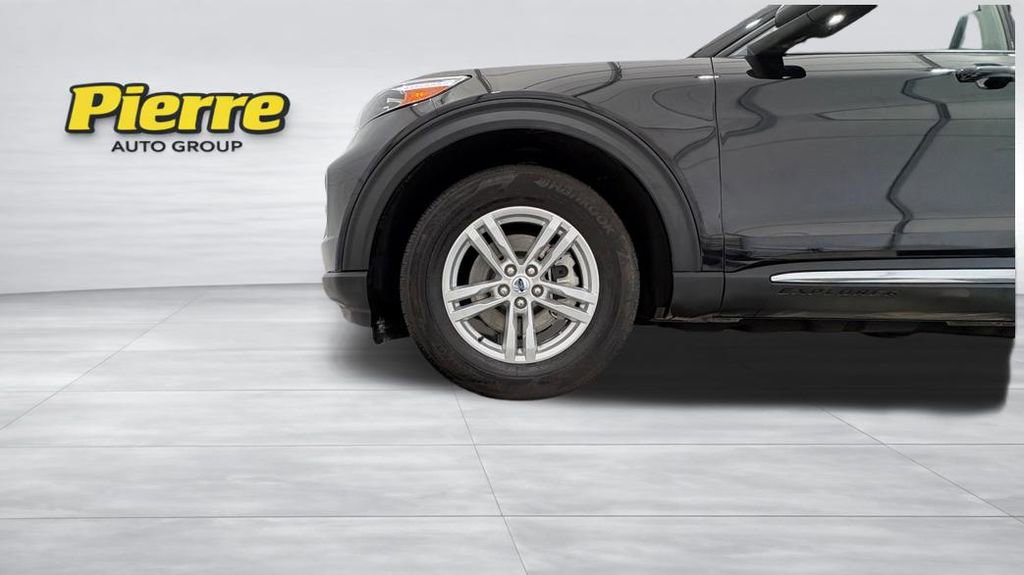 Used 2023 Ford Explorer XLT w/ Equipment Group 202A image 8