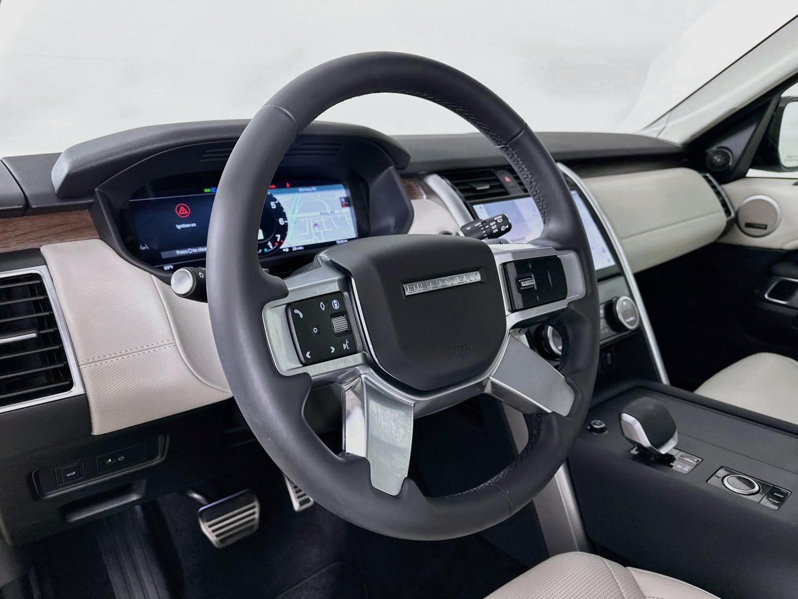 Used 2026 Land Rover Discovery Dynamic SE AWD/4WD image 32