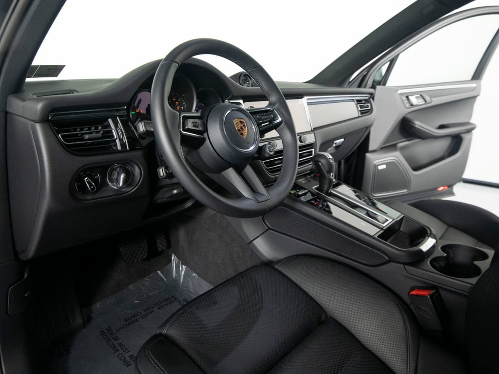 Certified 2026 Porsche Macan AWD/4WD image 16