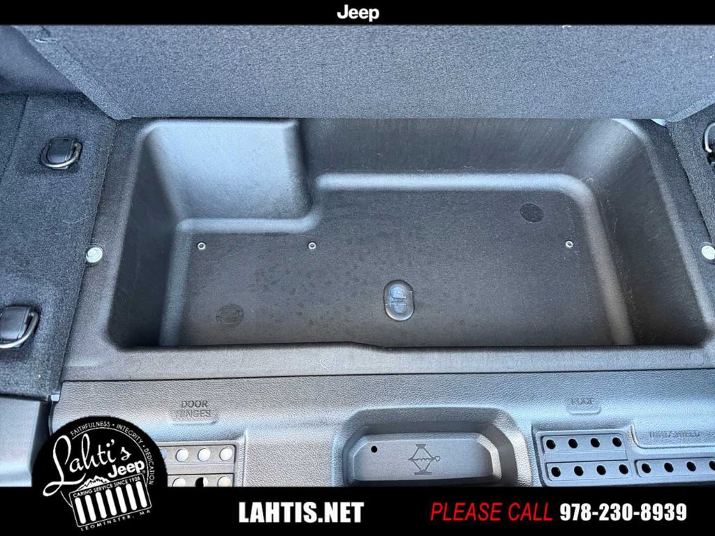 Certified 2022 Jeep Wrangler Unlimited Sahara w/ Cold Weather Group image 26